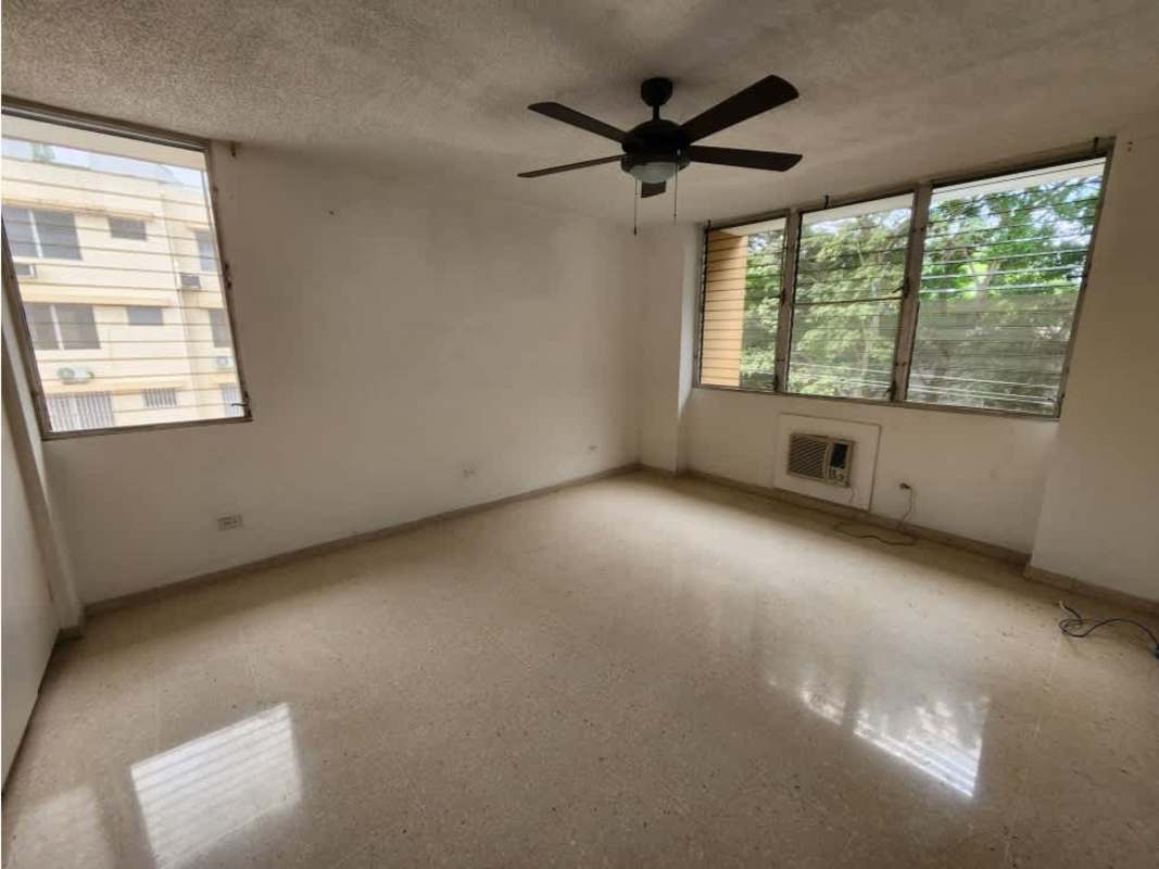 Bedroom with large window, closet space and ceiling fan PH Alameda La Alameda