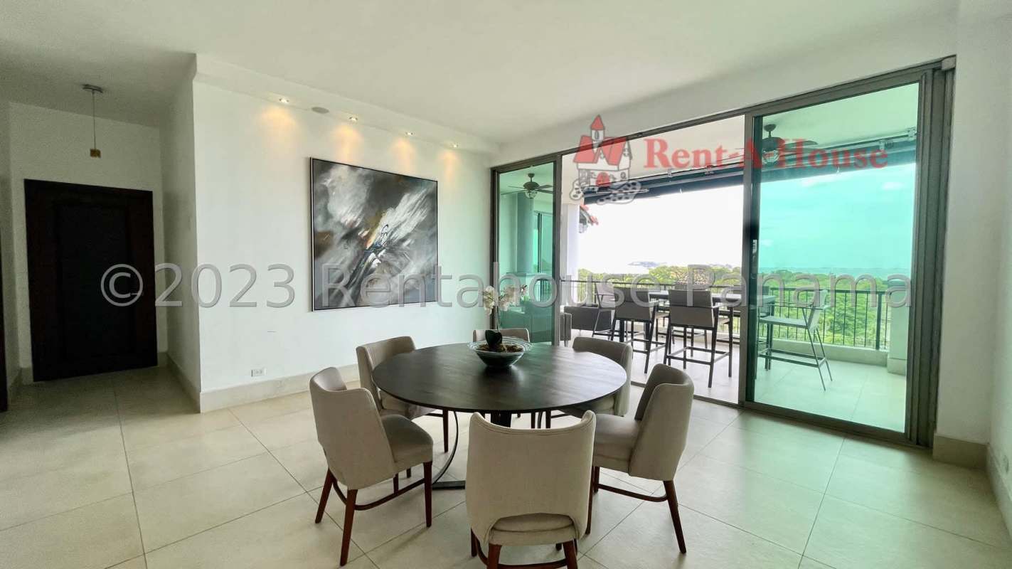 Waterfront 3BR Penthouse with Terrace Amador Causeway