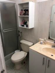 Compact modern bathroom shower glass door white vanity PH Vistas del Atlántico Colón Panama