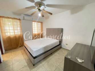 Second bedroom with air conditioning and fan in duplex rental La Fontana David Panama