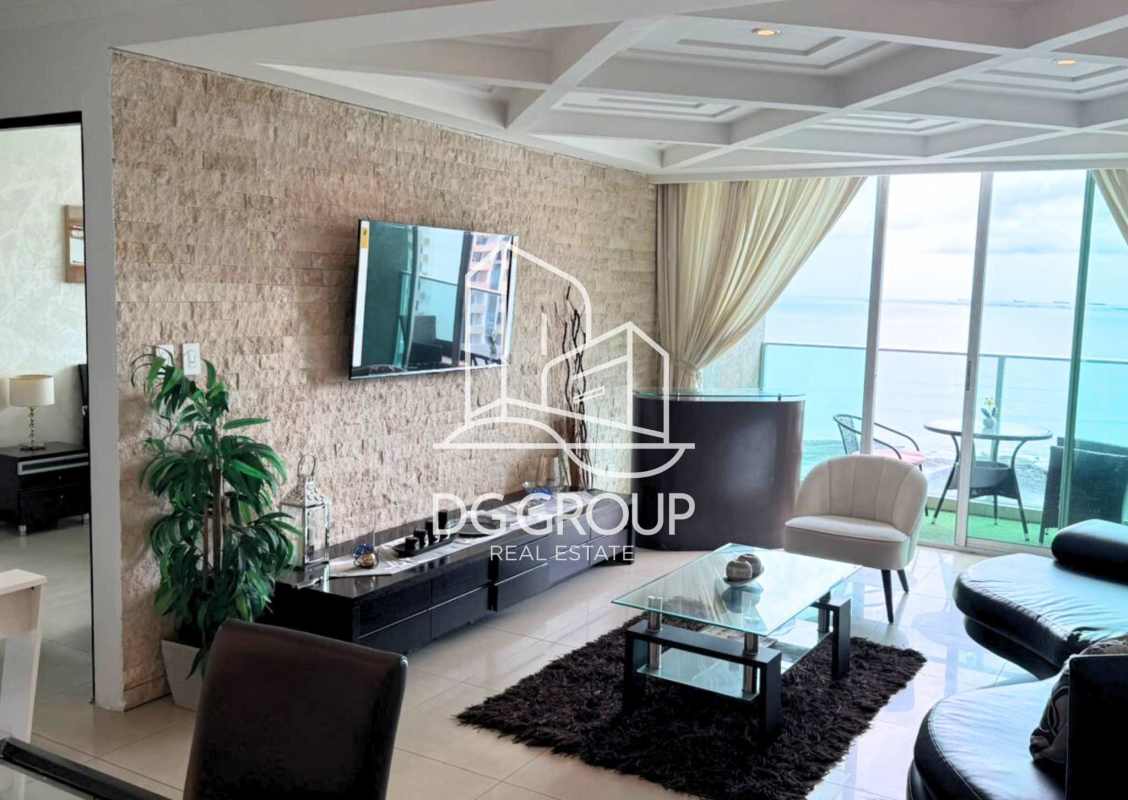 Open kitchen dining with granite breakfast bar PH Pacific Hill rental