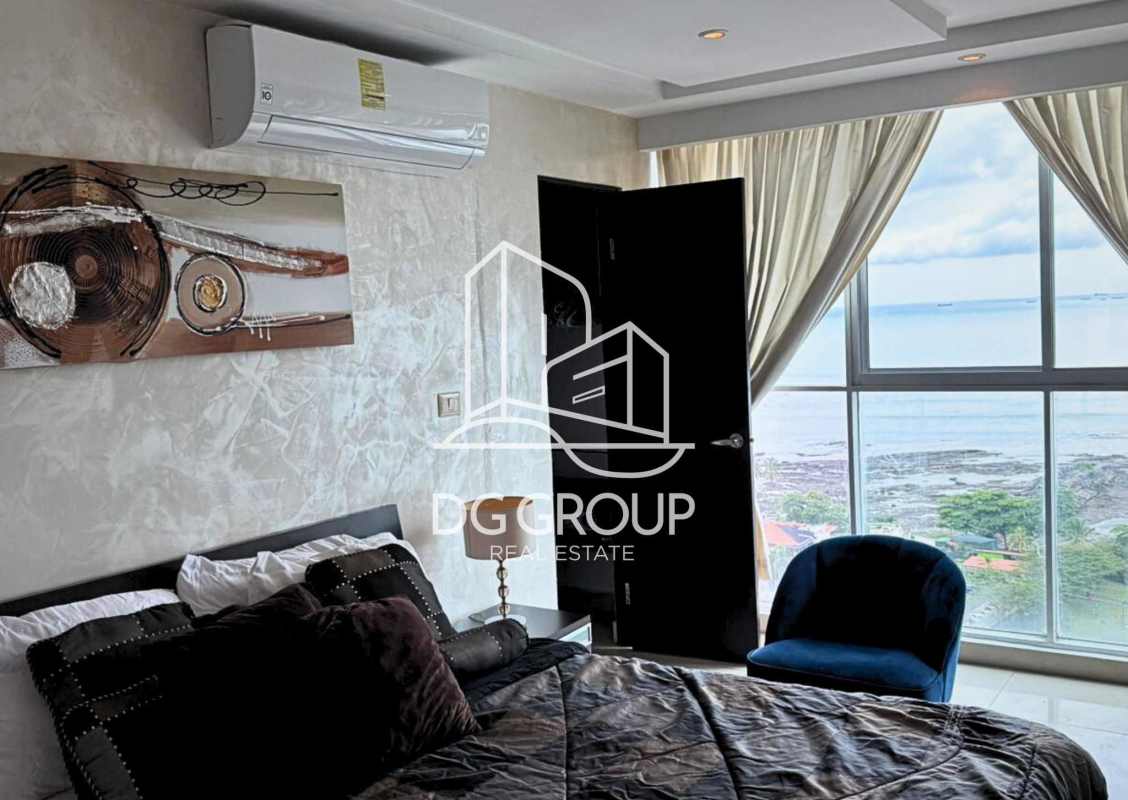 Bedroom with large windows, split AC and ocean views in PH Pacific Hill Panama
