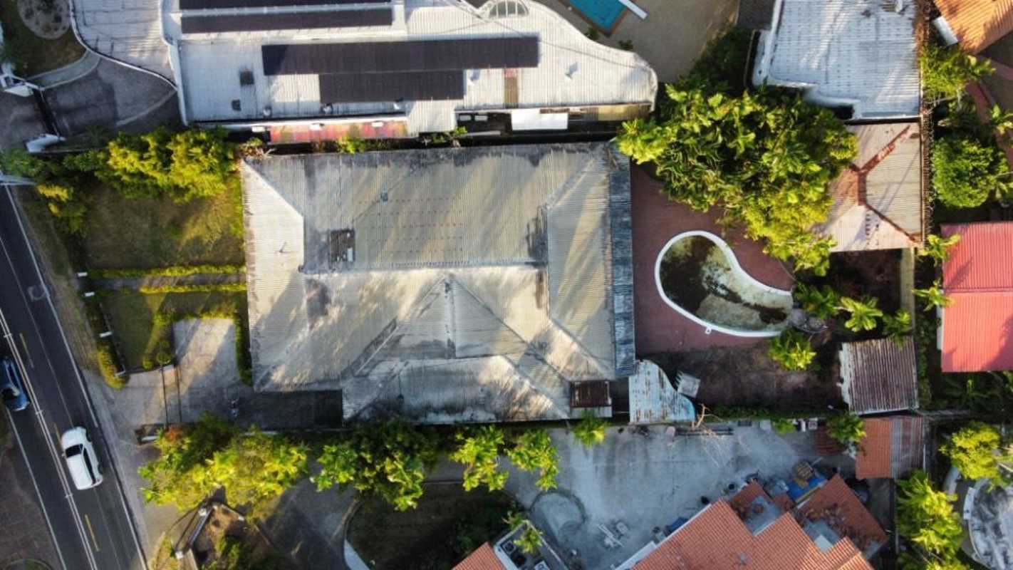 Large beige bathroom with bathtub bidet vanity in Altos del Golf house Panama