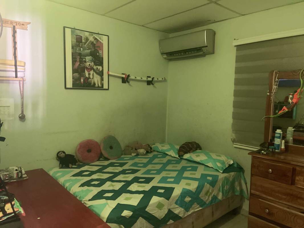 Small bedroom with AC, wooden dresser, decor Tocumen Panama