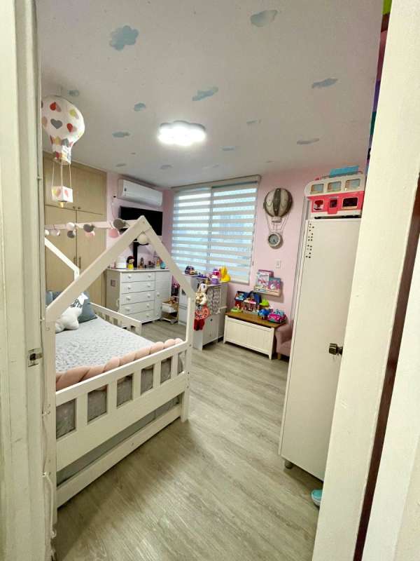 Bathroom with glass shower enclosure and vessel sink PH Bella Vista Park Panama