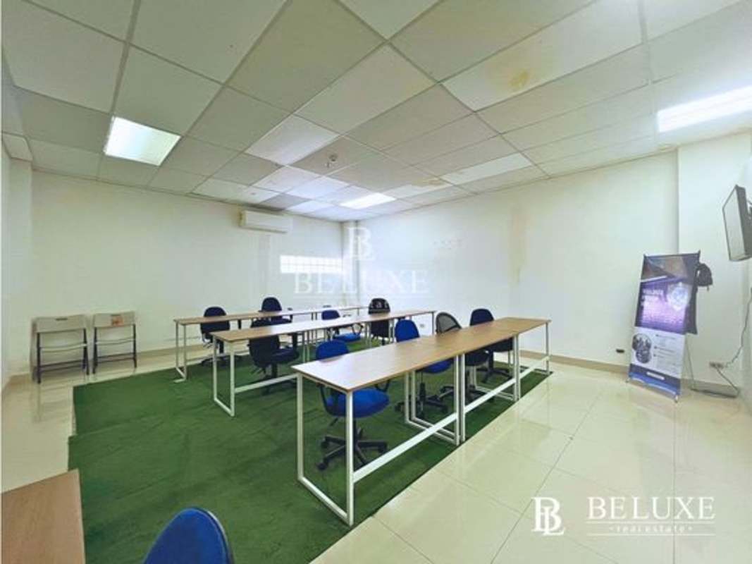 Meeting room with blue chairs, tables, carpet center in Torre USB office Obarrio Panama