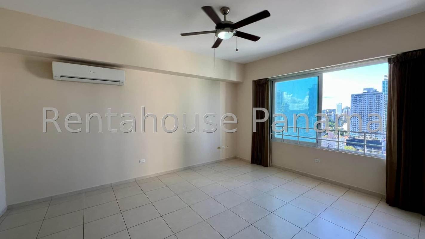 Spacious master bedroom with built-in closet ocean and city views PH Vista del Mar Panama