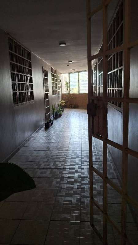 Simple bathroom with tiled walls and shower PH Mystic Park Panama City