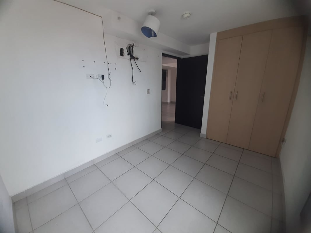 Empty secondary bedroom with tile flooring at PH Premium Via España Panama City