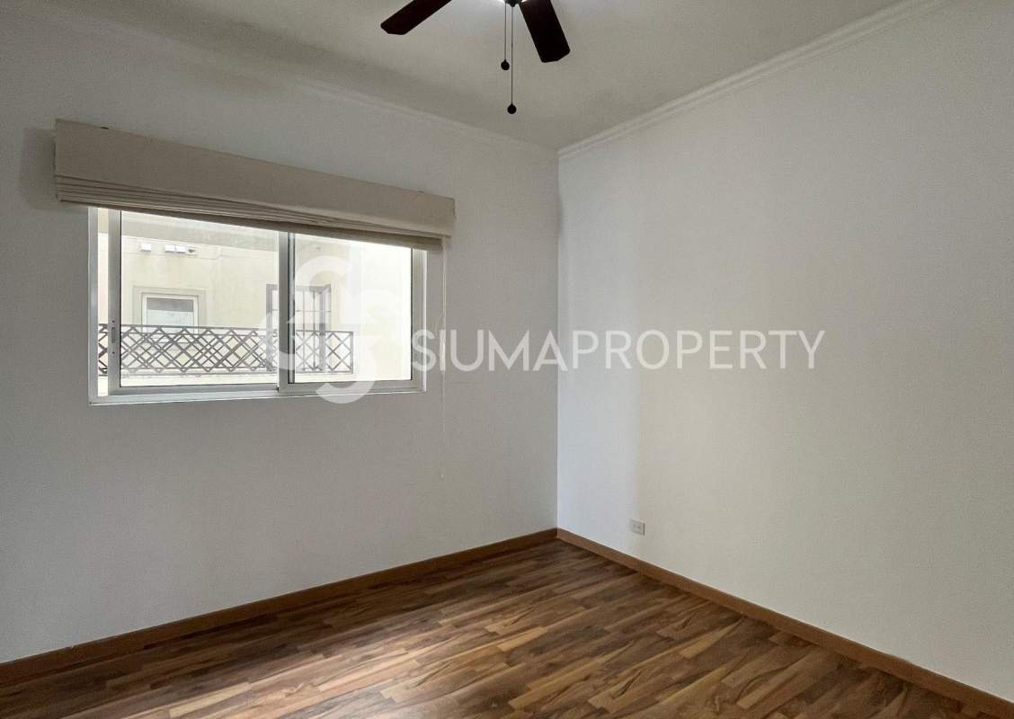 Bedroom with panoramic window and wood floors in PH The Reserve Santa Maria Panama City