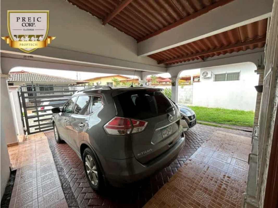 Well-maintained garden with tiled walkway and security bars PH Lomas del Golf Panama