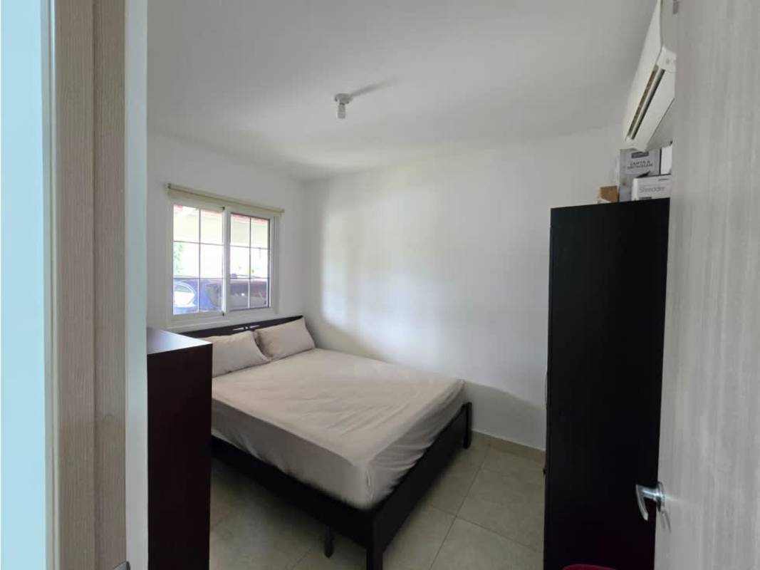 Comfortable second bedroom with closet and air conditioning PH Reservas de Versalles