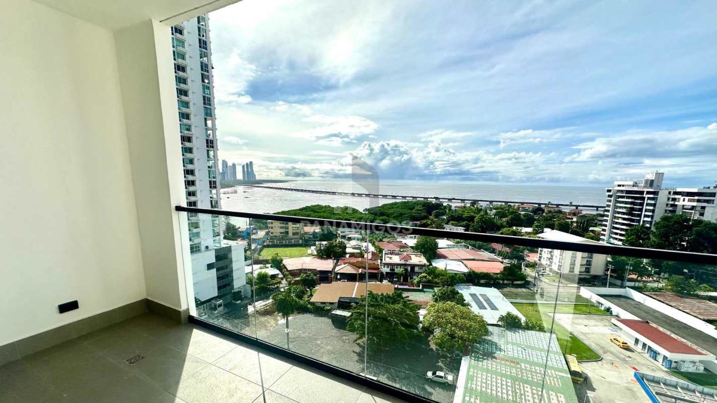 Modern balcony glass railing panoramic ocean and skyline views at PH Victory Wellness Coco del Mar Panama City