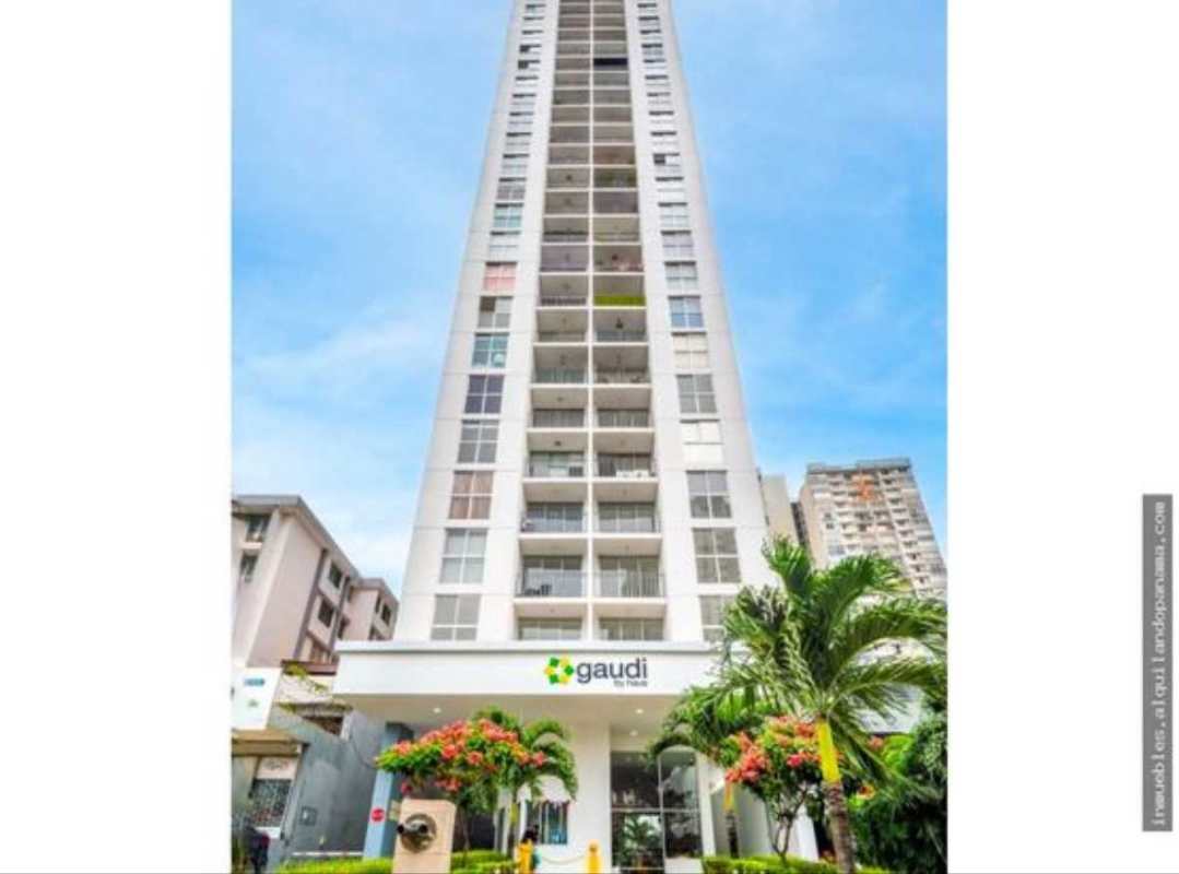 Sunny bedroom with closet and city view window at PH Gaudi apartment for rent Panama