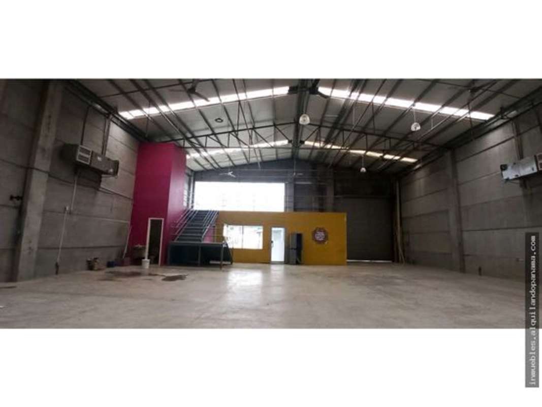 Industrial warehouse space with concrete walls and open floor in Costa del Este Panama