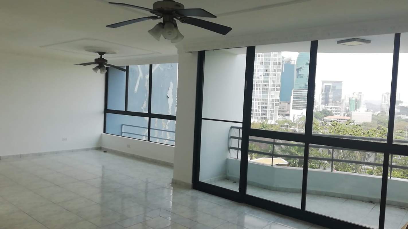 Bathroom with glass-enclosed shower, sink vanity, ceramic tiles in PH Mirabel