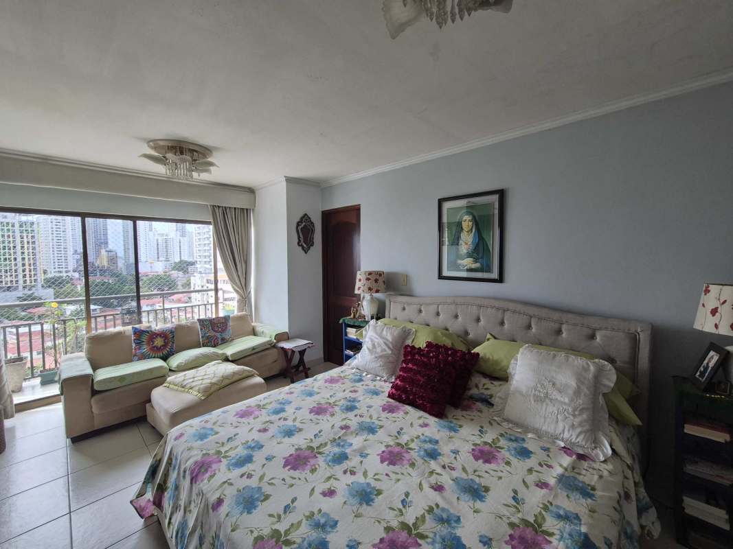 Spacious master bedroom with en-suite bathroom, built-in closet, city view at PH Agua Marina Coco del Mar