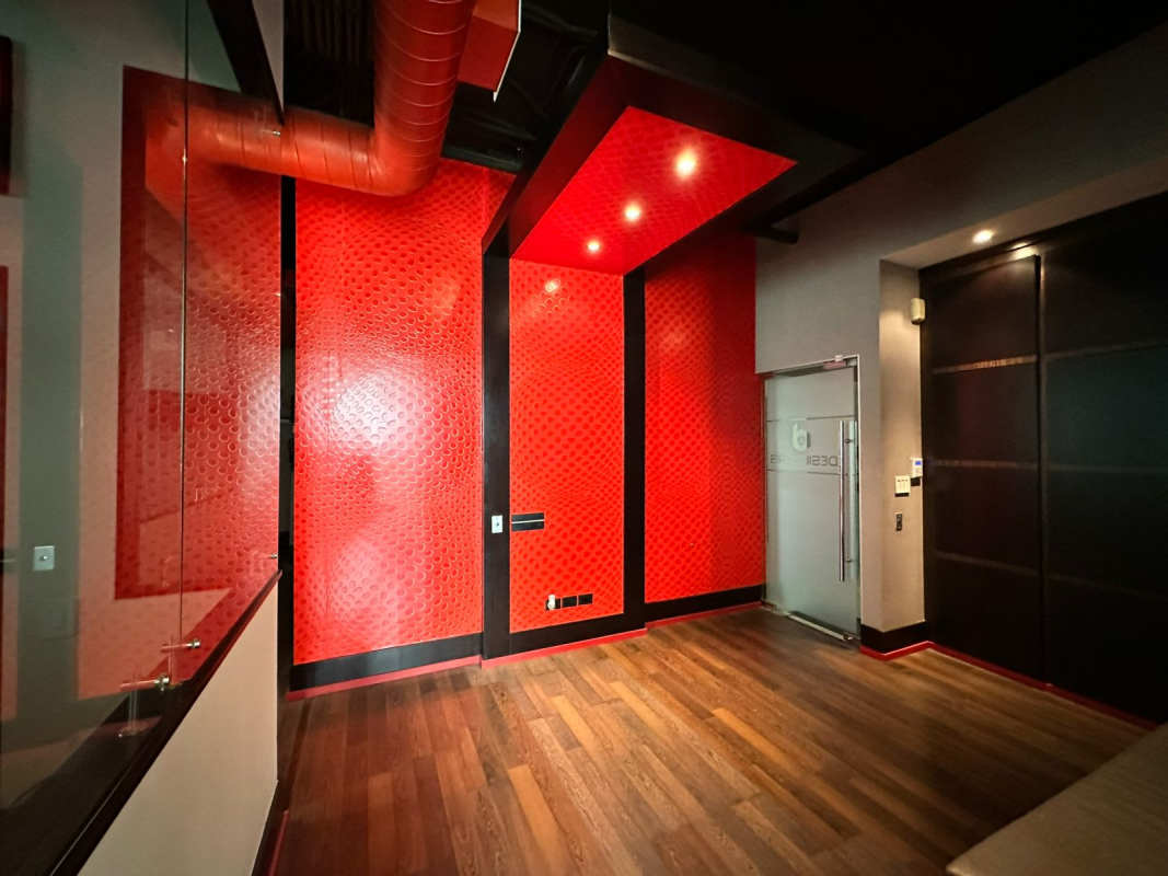 Private workspace with glass walls, desk, city views inside PH BICSA Tower Panama.