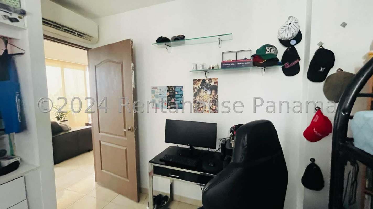 Secondary bedroom with closet in apartment for sale at Vivendi Towers Panama