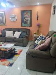Bright living room with ceramic floors in house for sale near Wesland Mall Arraiján