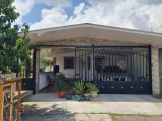 Bedroom with ceramic tiles in house near Wesland Mall Arraiján Panama
