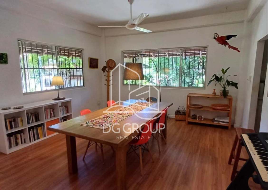 Bright dining space with wood furniture, windows, colorful accents in home for rent Clayton Panama