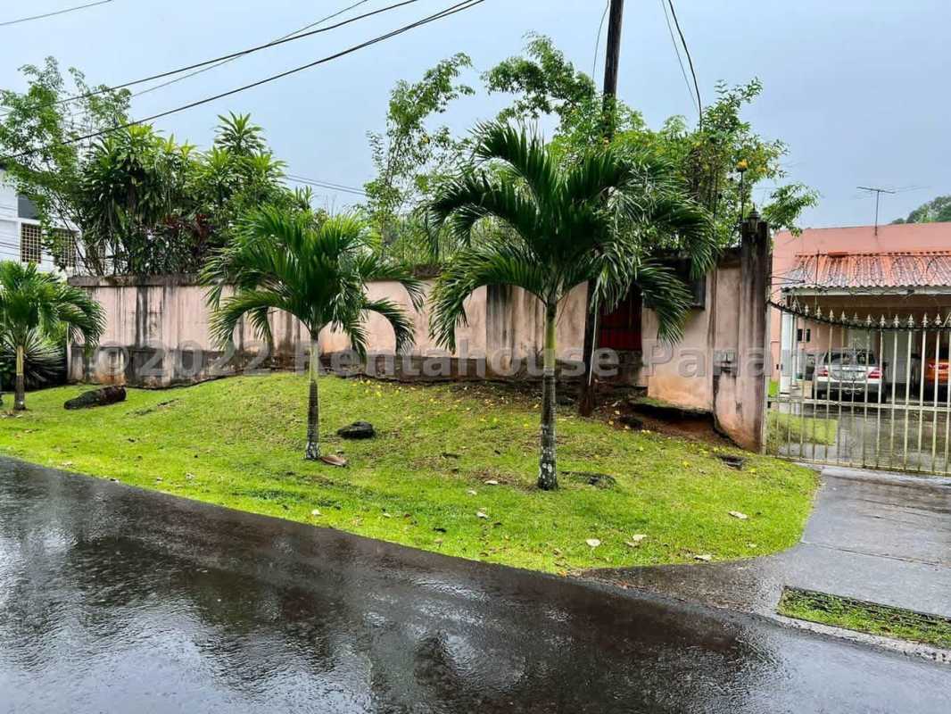 Large covered terrace with garden views perfect for outdoor living in Las Cumbres Panama