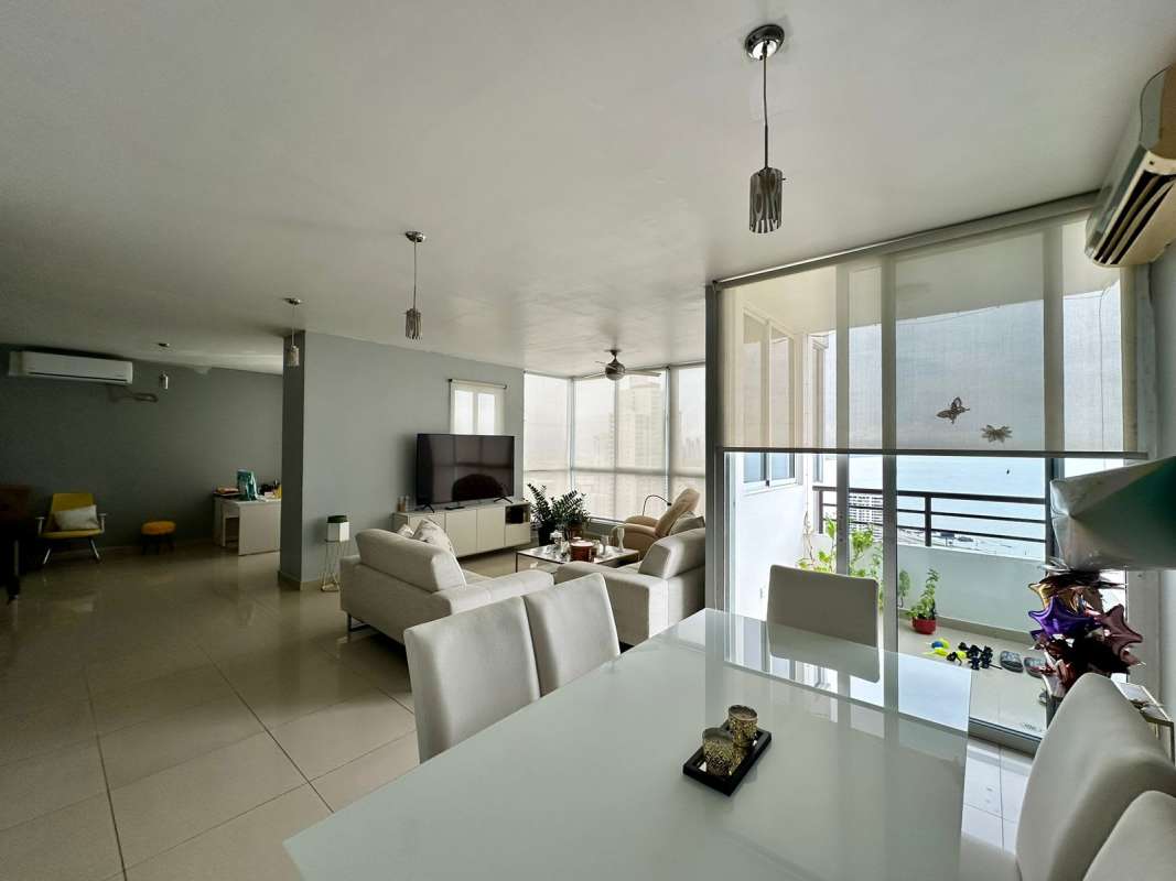 Master bedroom with private balcony and ocean view in PH Coco del Mar San Francisco Panama