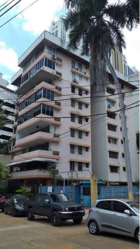 Interior hallway with mirrors, traditional ceramic tile in PH Cádiz investment apartments Calle 50 Panama