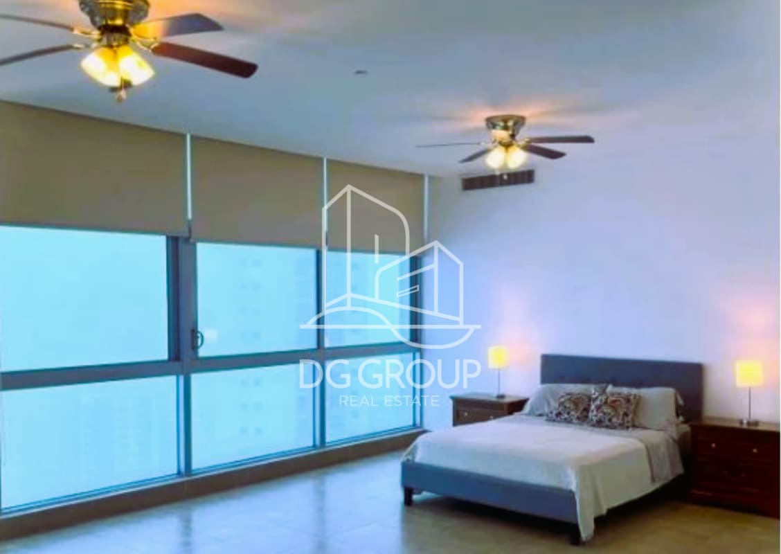 Bright office room with floor-to-ceiling windows and city skyline in PH Ten Tower Costa del Este