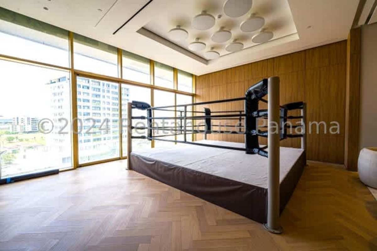 Modern marble kitchen with island, luxury finishes and natural light PH La Majestic Santa María Panama