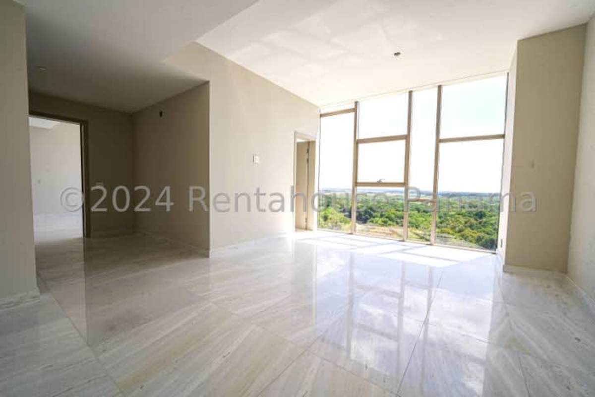 Luxury bathroom with freestanding tub, marble, double vanity PH La Majestic Santa María Panama