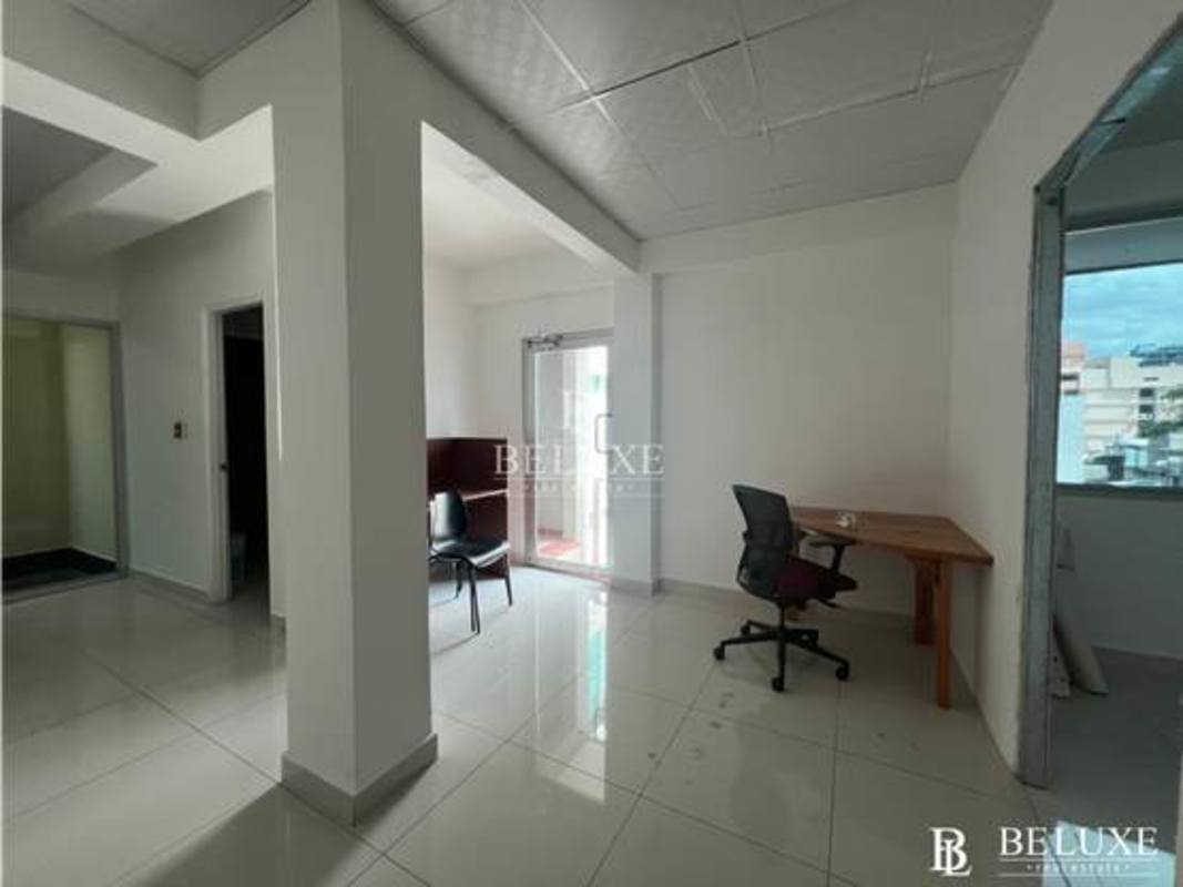 Private enclosed office workspace inside PH Neo Plaza El Cangrejo for lease