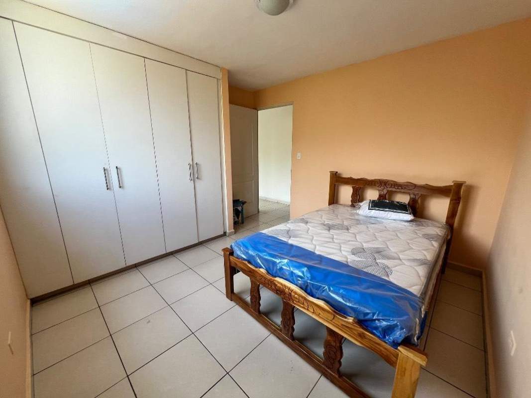 Second bedroom ample windows ceramic tile floors Mallorca Park Village apartment San Miguelito Panama City