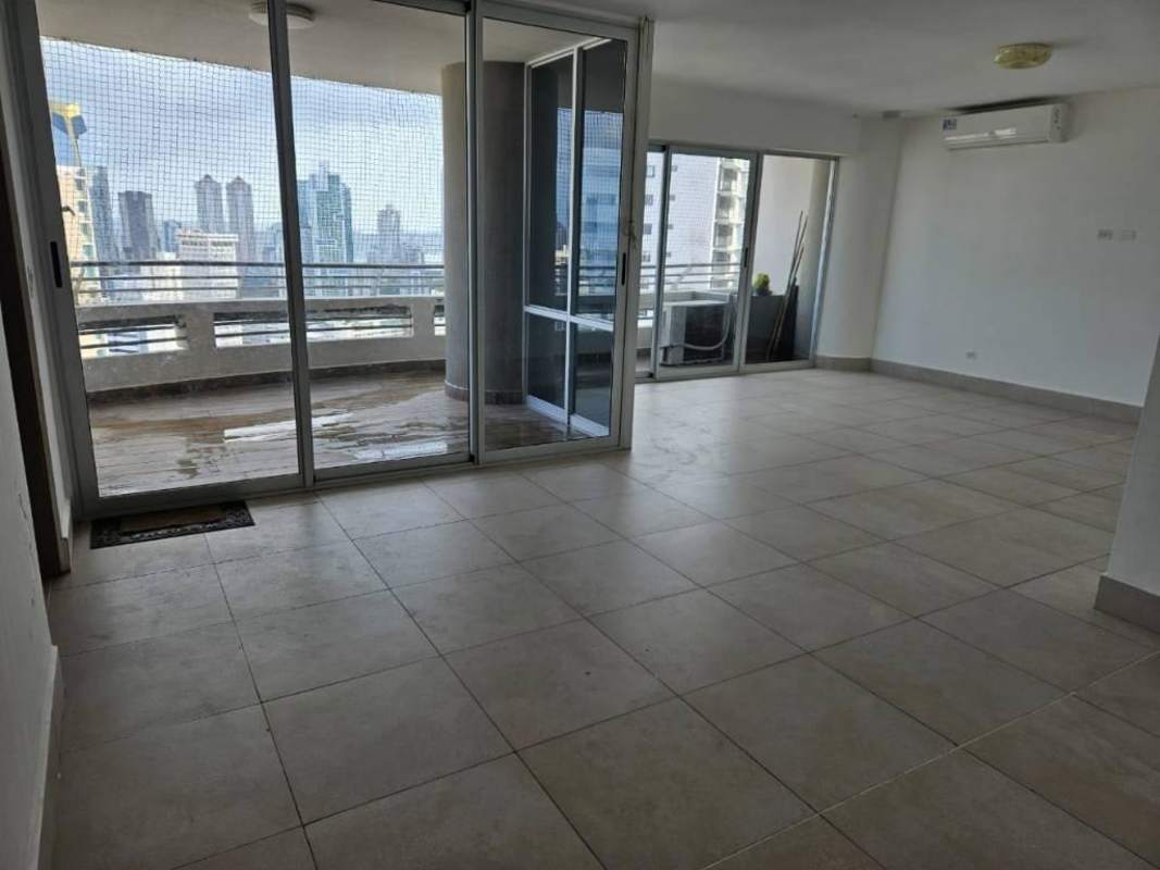 Spacious master bedroom with city views and ensuite bathroom in Luxor 300 Panama City