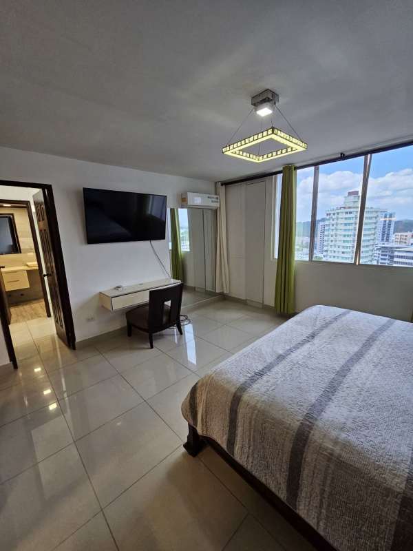 Secondary bedroom with ceramic floor tile in PH Atlantis El Cangrejo Panama City