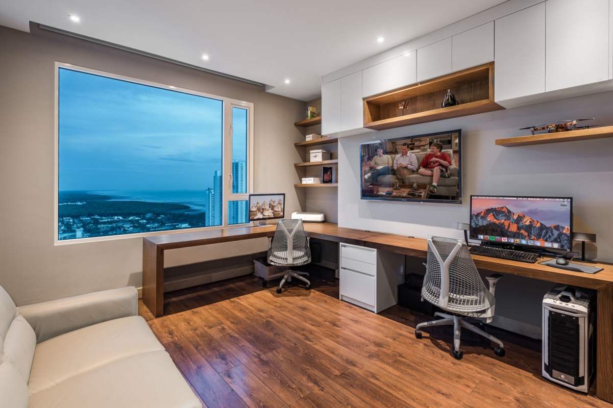 Spacious bedroom with panoramic ocean views, marble floors and en-suite bathroom in PH Aria Panama