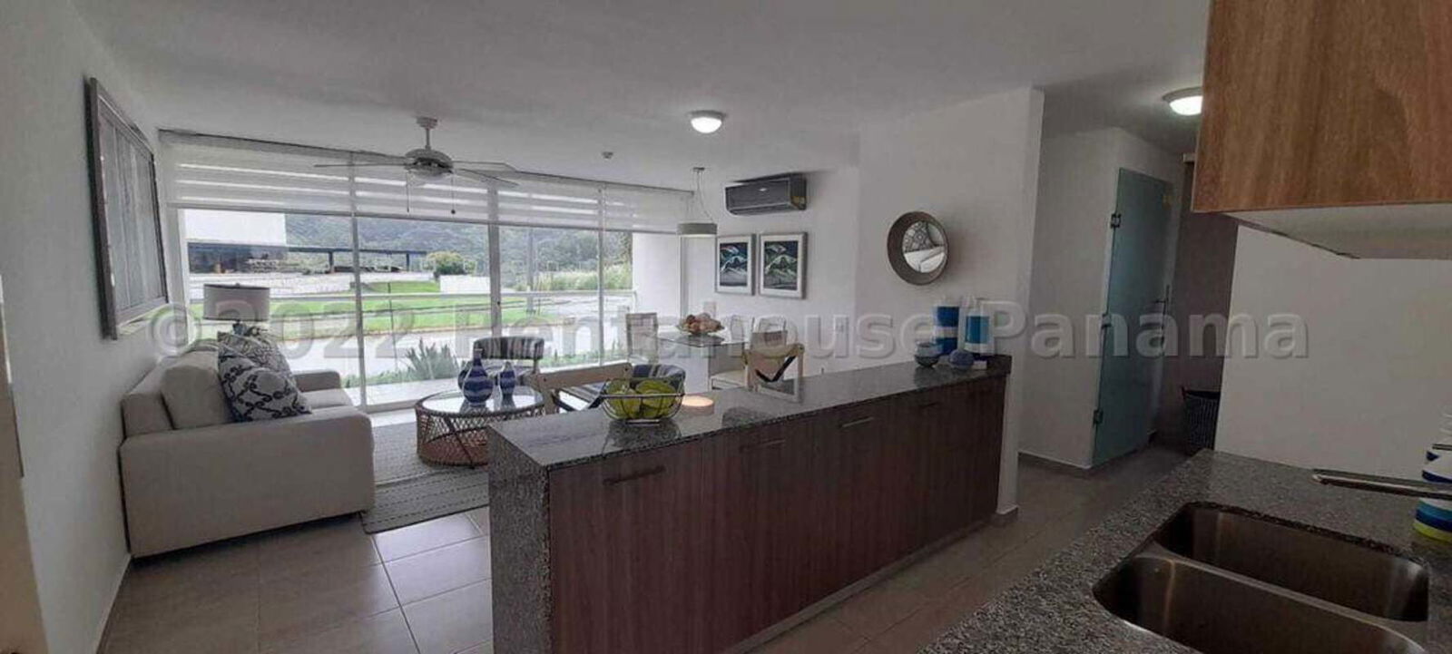 Bathroom with walk-in shower granite countertop in PH Hacienda del Golf Panama Brisas del Golf