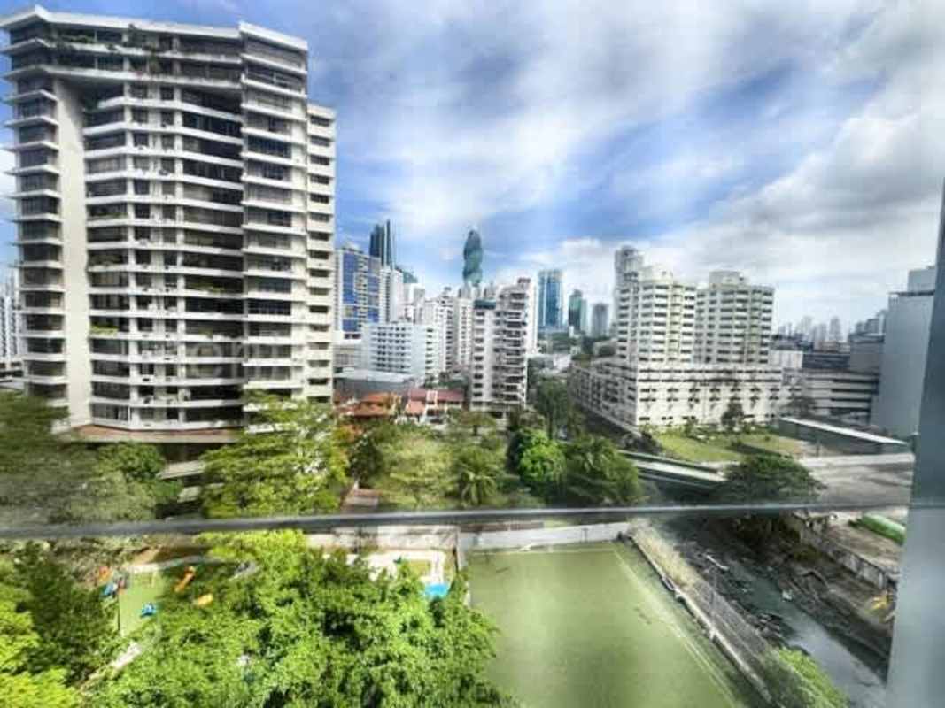 Balcony with glass railing offering Pacific Ocean and city views in PH Marina Plaza Panama