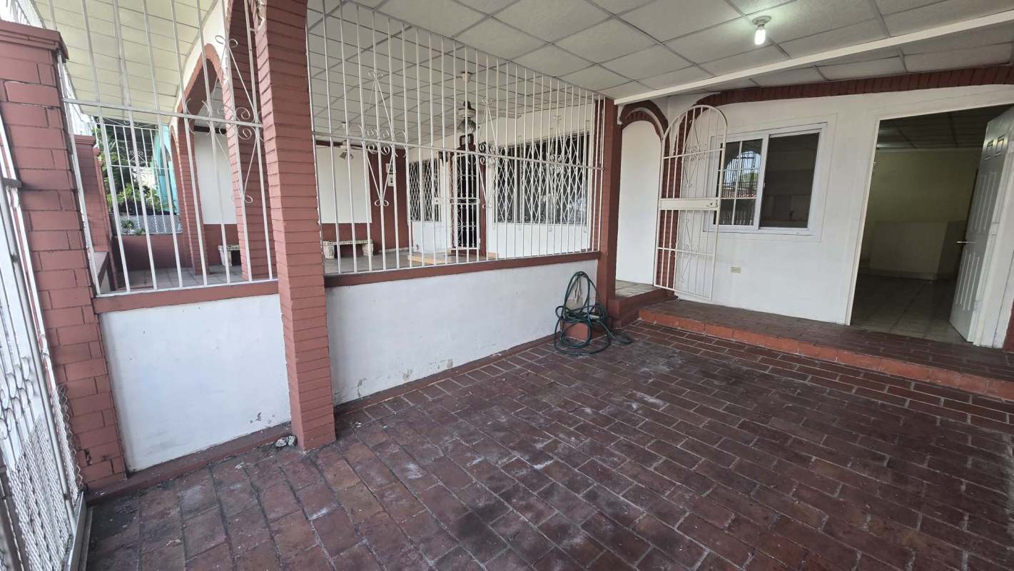 Spacious living dining area with ceramic tiles Betania Panama house for sale