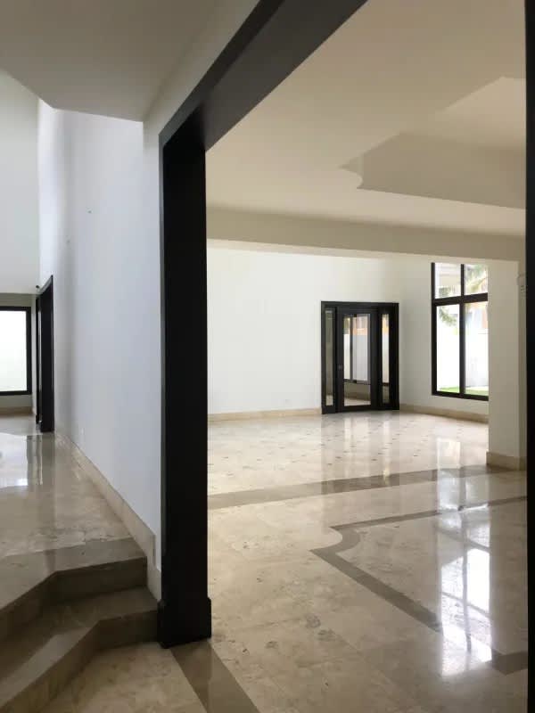 Spacious living area with marble flooring, large glass windows in Paseo del Parque Panama