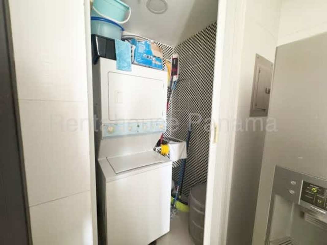 Condominium amenities with outdoor pool and sauna at PH San Francisco Tower Panama