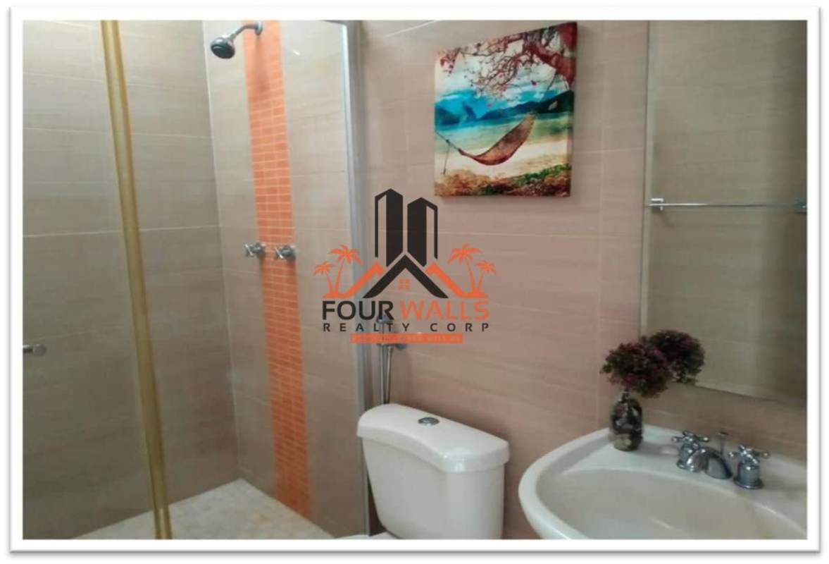 Family-friendly swimming pool and sun deck PH Augusta Panama