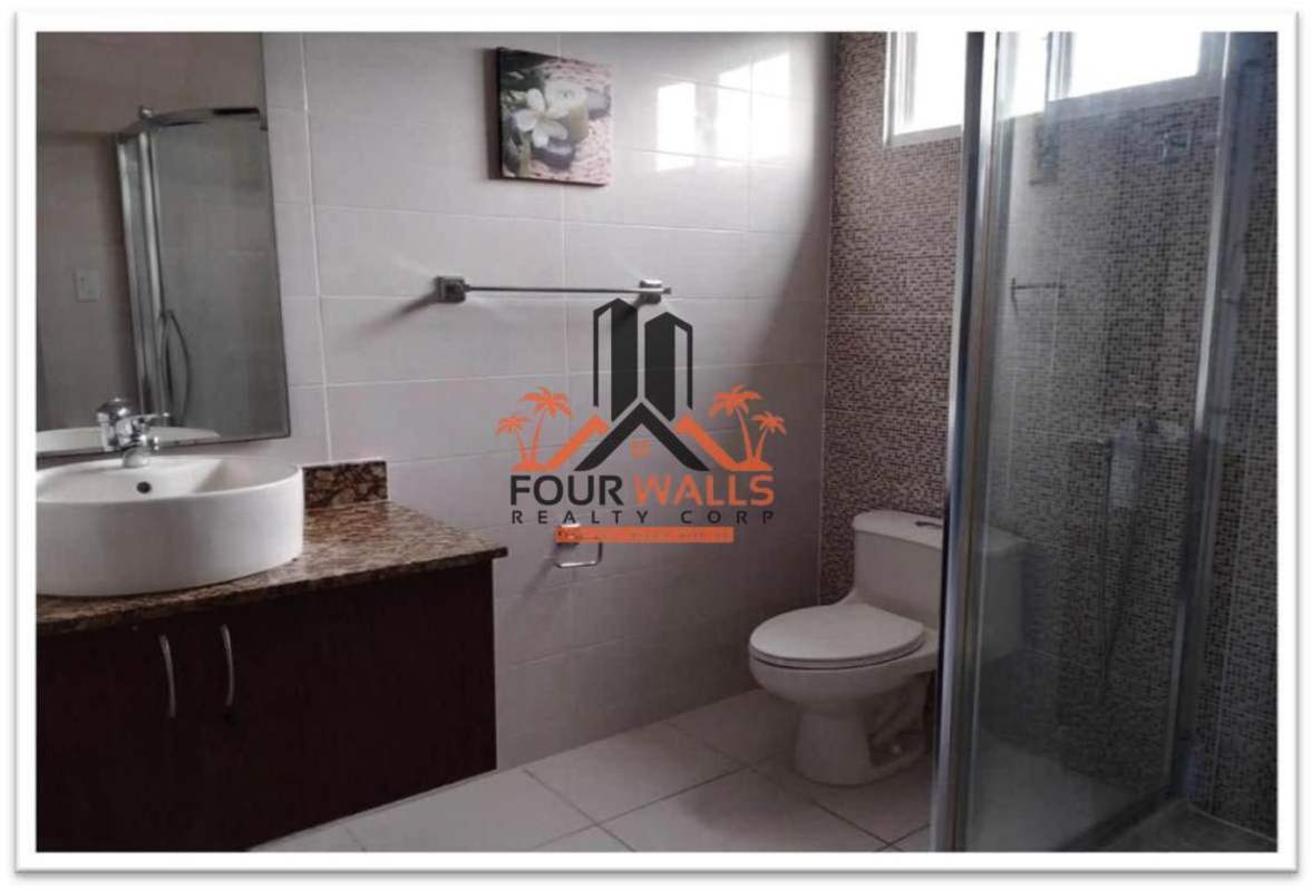 Modern bathroom featuring vessel sink and granite counter PH Augusta Panama