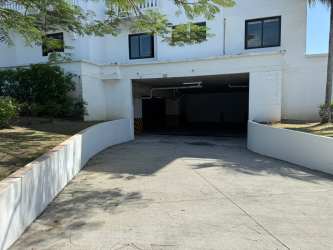 Fully equipped modern kitchen with granite countertops and appliances at PH Islamar Vista Mar