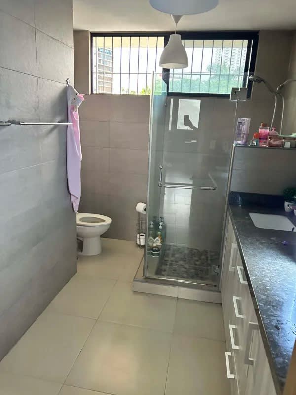 Large remodeled kitchen with granite countertops PH Diplomatico Obarrio