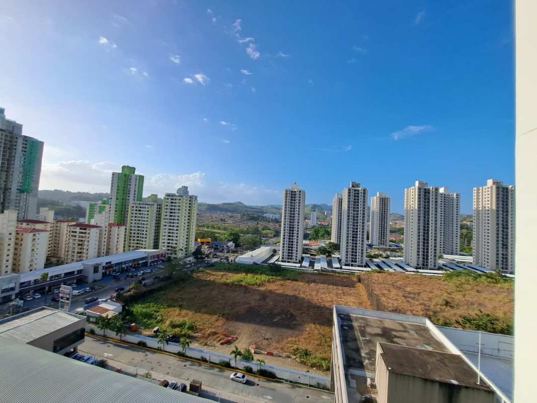 Spacious bedroom with large windows city view PH King's Park Condado del Rey