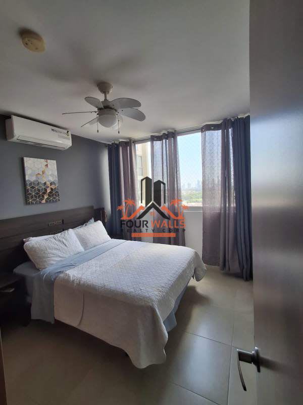 Kitchen with cabinetry, ceramic floor in PH Portoalegre Villa Lucre apartment Panama