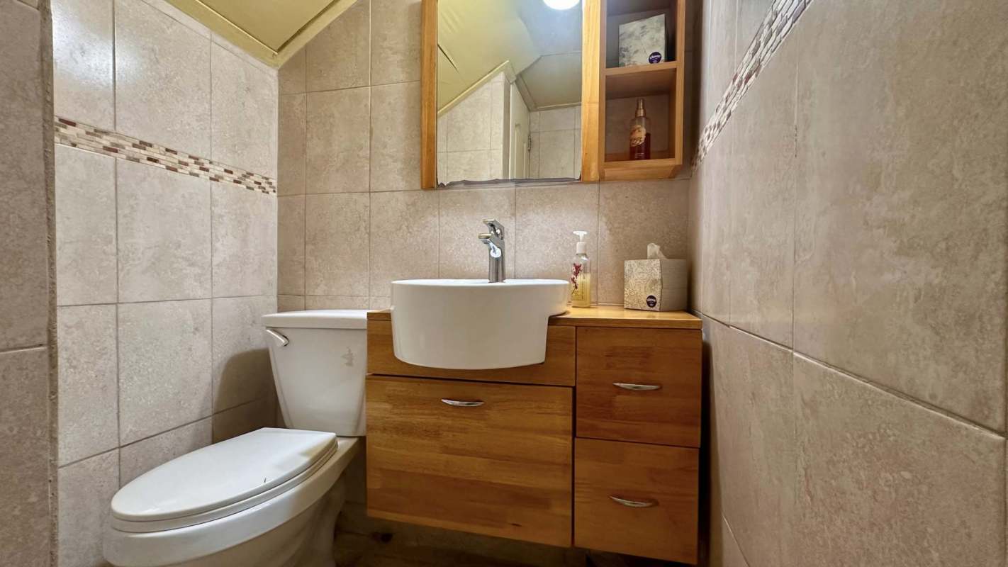 Flex room with ceiling fan, window and desk Villa de Las Fuentes Panama