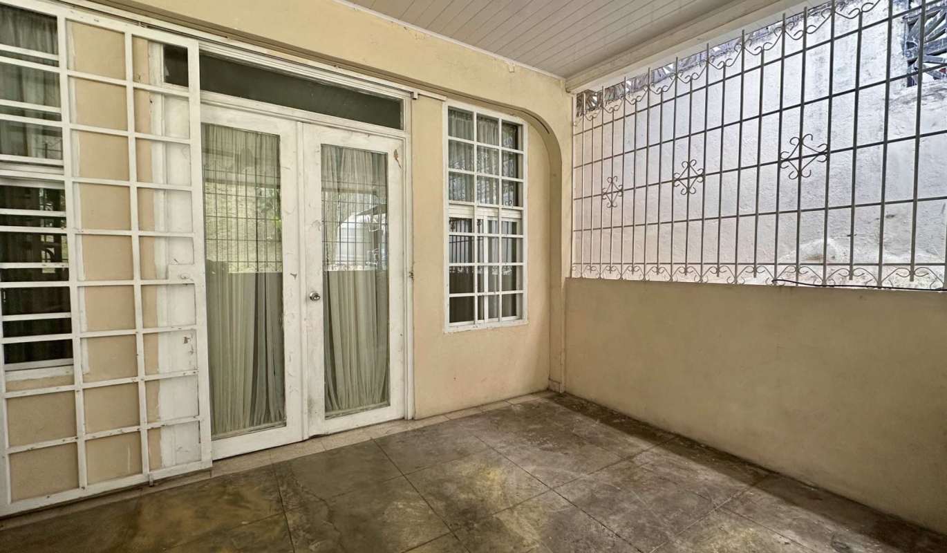 Enclosed sunroom porch with metal bars, double doors Las Fuentes Panama